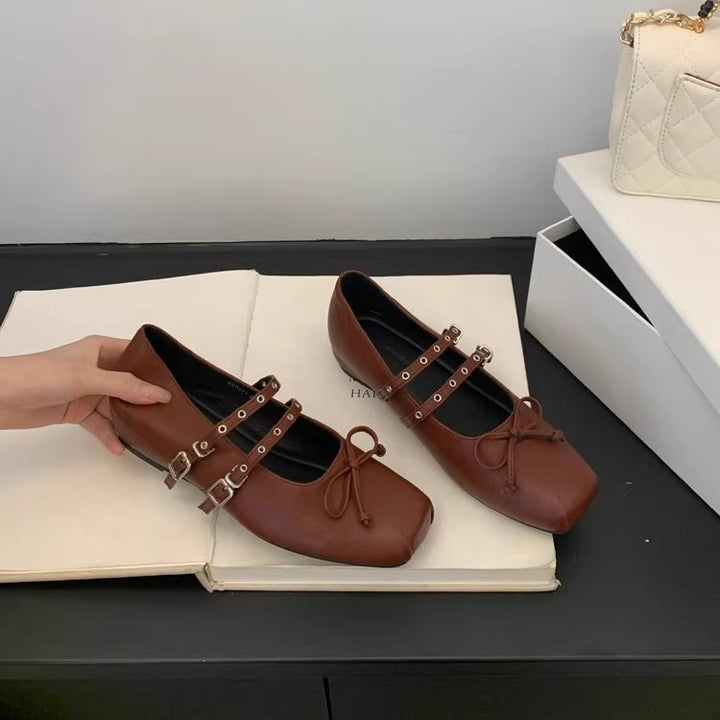 Dame Mary Jane Ballerinas med kvadratisk tåparti og dobbelt justerbare remme Stilla