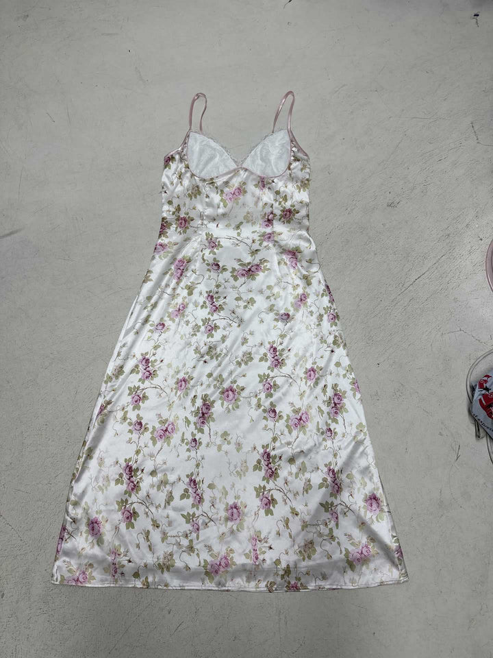 Dame natkjole med elegant blomstertryk og fine spaghettistropper Skovae