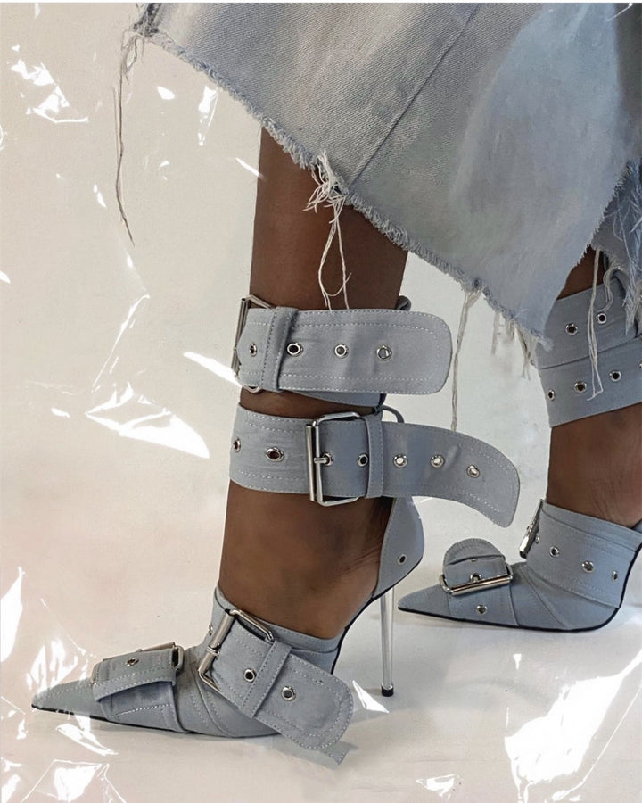 Femme Metallic Stiletto-hæle med dekorerende spænde-detaljer Stilla