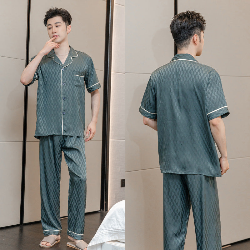 Herre Satin Pyjamasæt med elegant monogram-design og kvalitetsforarbejdning Stilla
