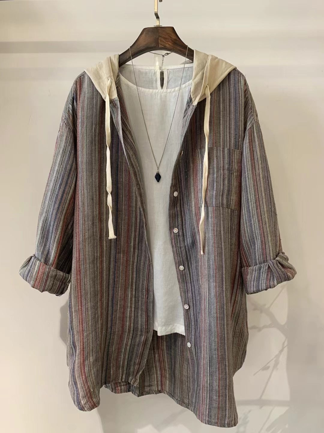 Femme Stribet Overdimensioneret Button-Up Skjorte med Hætte Stilla