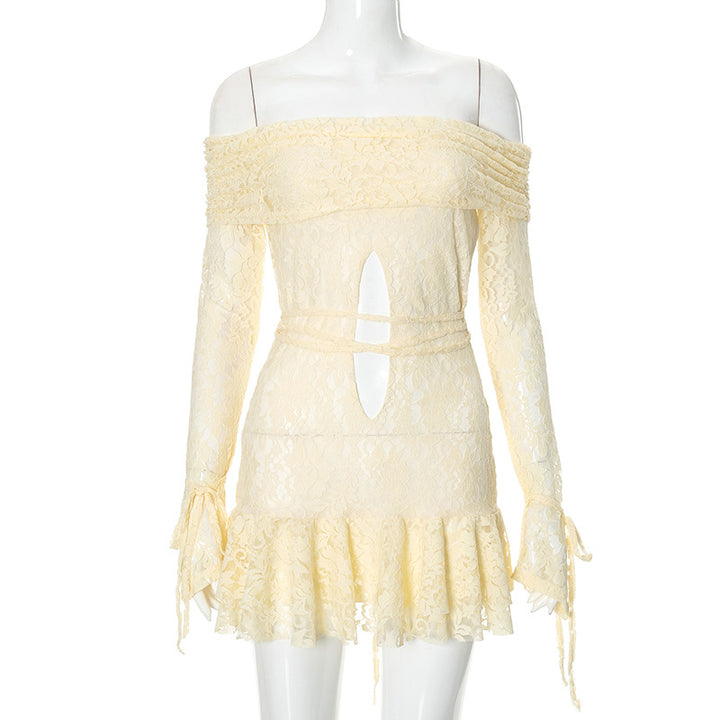 Dame spidskjole med off-shoulder-design og flæsekant Stilla