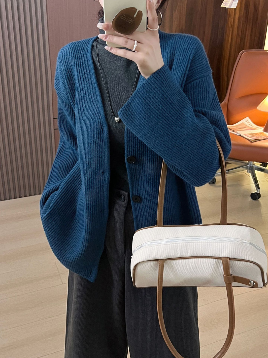 Kvindernes chunky strikket cardigan med en afslappet pasform og dybe ærmer Stilla