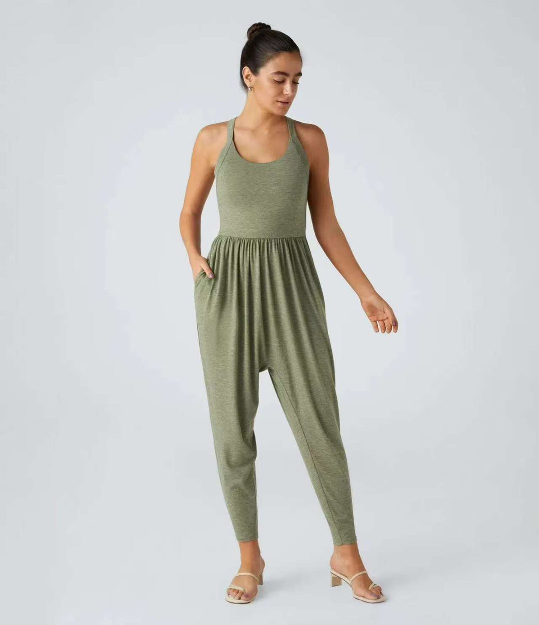 Dame jumpsuit med afslappet snit og praktiske sidelommer Stilla