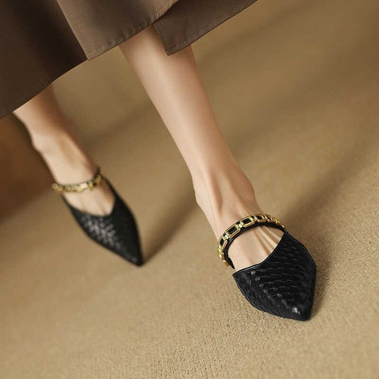 Femme Chic Vævet Slingback Flade med Kædedetalje Stilla