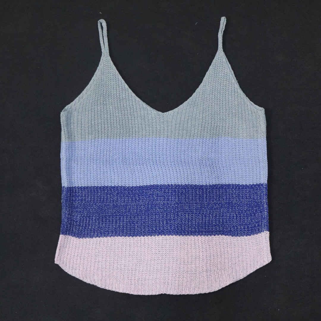 Dame let strikketop med V-udskæring og asymmetrisk kant Stilla