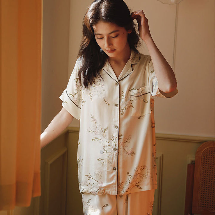 Dame Satin Pyjamasæt med floralt mønster og elegant snit Stilla