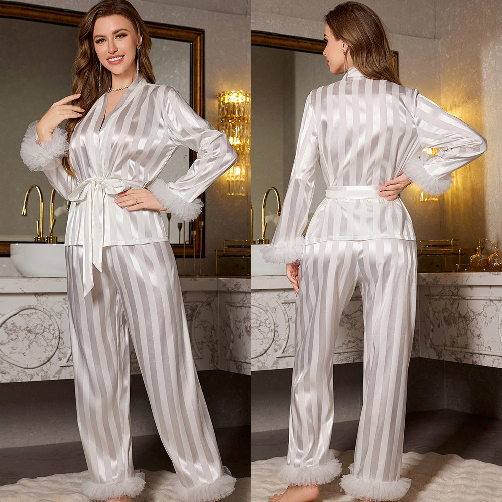 Dame Satin Pyjamasæt med elegante striber og hyggelige fleeceærmer Stilla