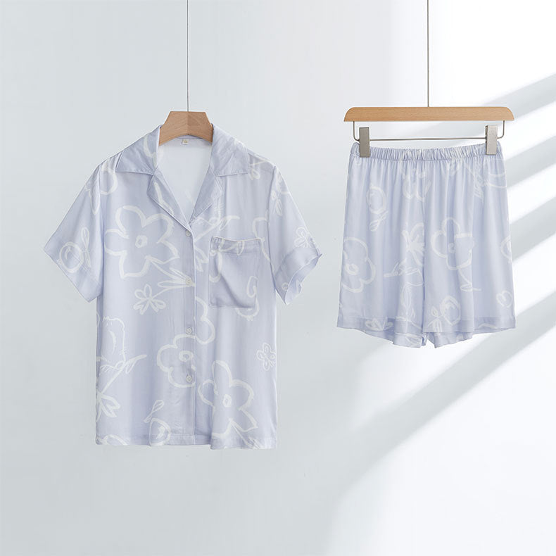 Dame Satin-Pyjama-Sæt med legende blomsterdesign og komfortable shorts Stilla