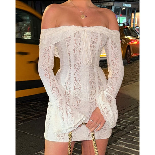 Dame spids elegant minikjole med off-shoulder design og lange ærmer Stilla