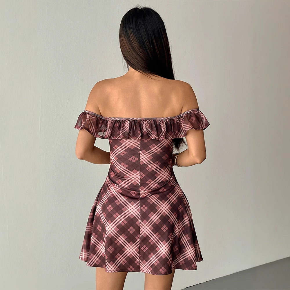 Dame Off-Shoulder Minikjole med legende volangkant og ternet design Skovae