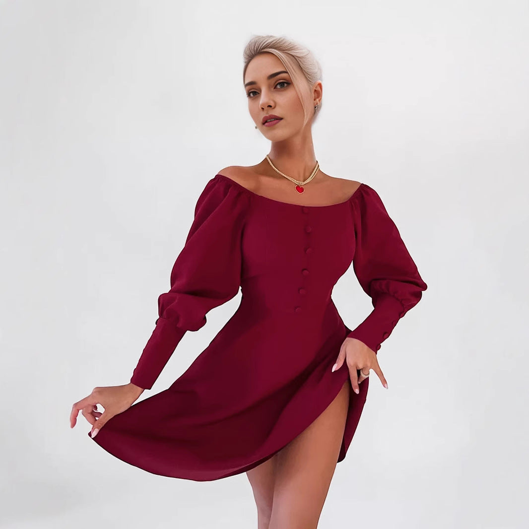 Dame Off-Shoulder Minikjole med Rynkede Ærmer og Knapdetalje Stilla