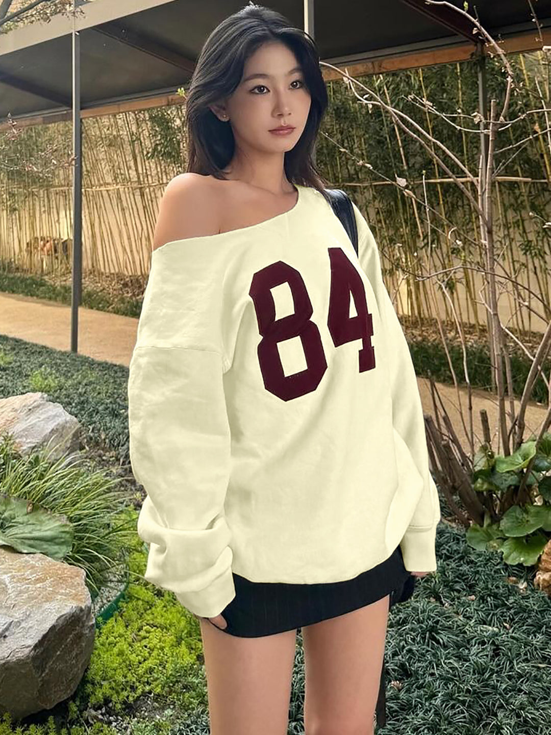 Dame Oversized Sweatshirt med stilfuld Cut-Out-design og sporty tryk Stilla