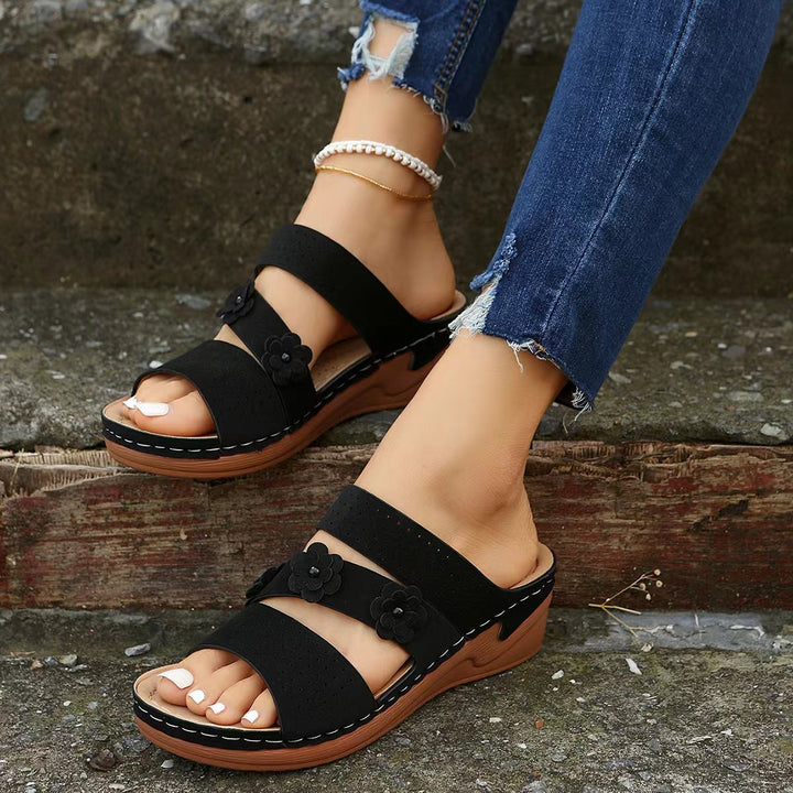 Dame kile-sandaler med florale accenter og åndbart overmateriale Stilla