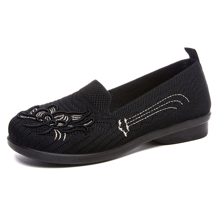 Dame Komfortable og stilfulde slippers med fin broderi Stilla