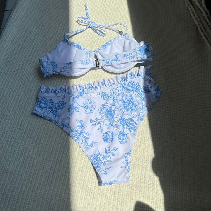 Dame bikini sæt med blomstret design og raffinerede volangdetaljer Stilla
