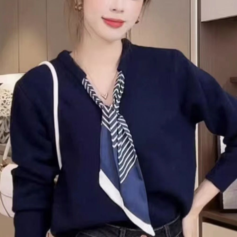 Kvinders elegante sweater med moderne tørklæde Stilla