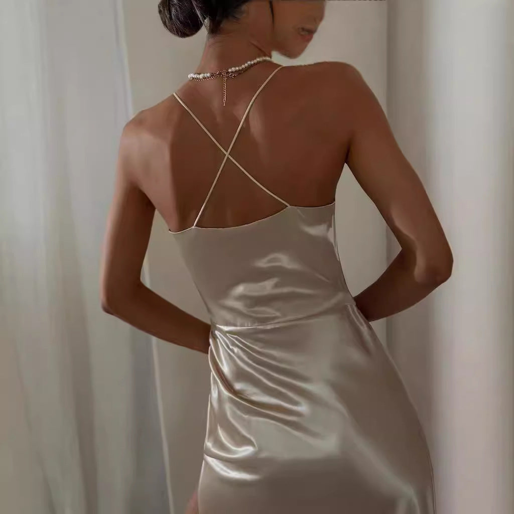 Damer Luksuriøs Satin-Cocktailkjole med Drapering og Sidelæg Skovae