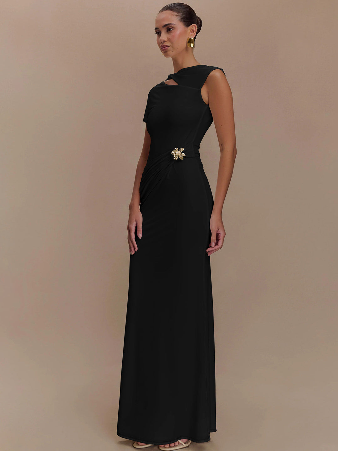 Dame Elegant Maxikjole med raffinerede cut-outs og smocked detaljer Stilla