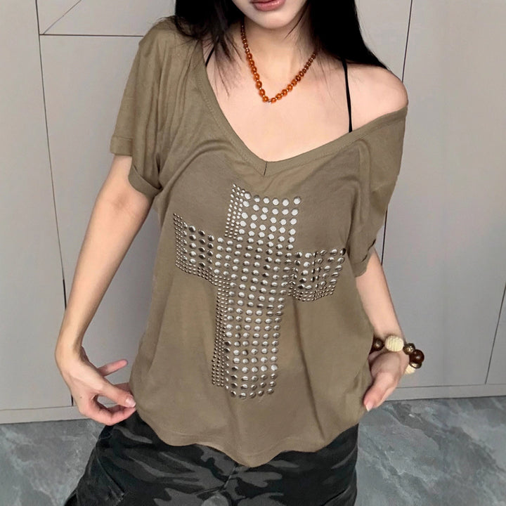Dame stilfuld oversized T-shirt med kors-print og glimmerdetaljer Skovae