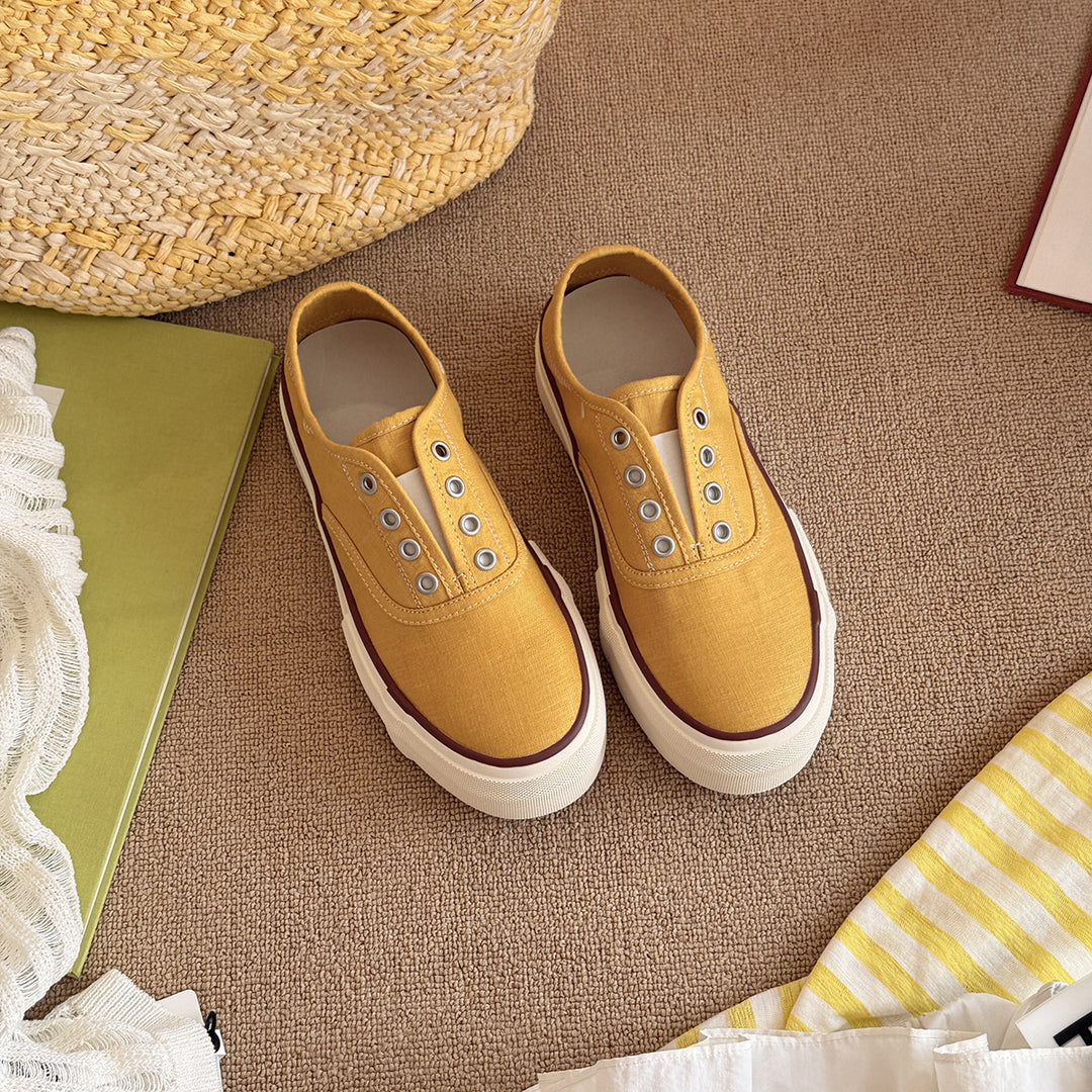 Femme Classic Canvas Slip-On Sneakers Stilla