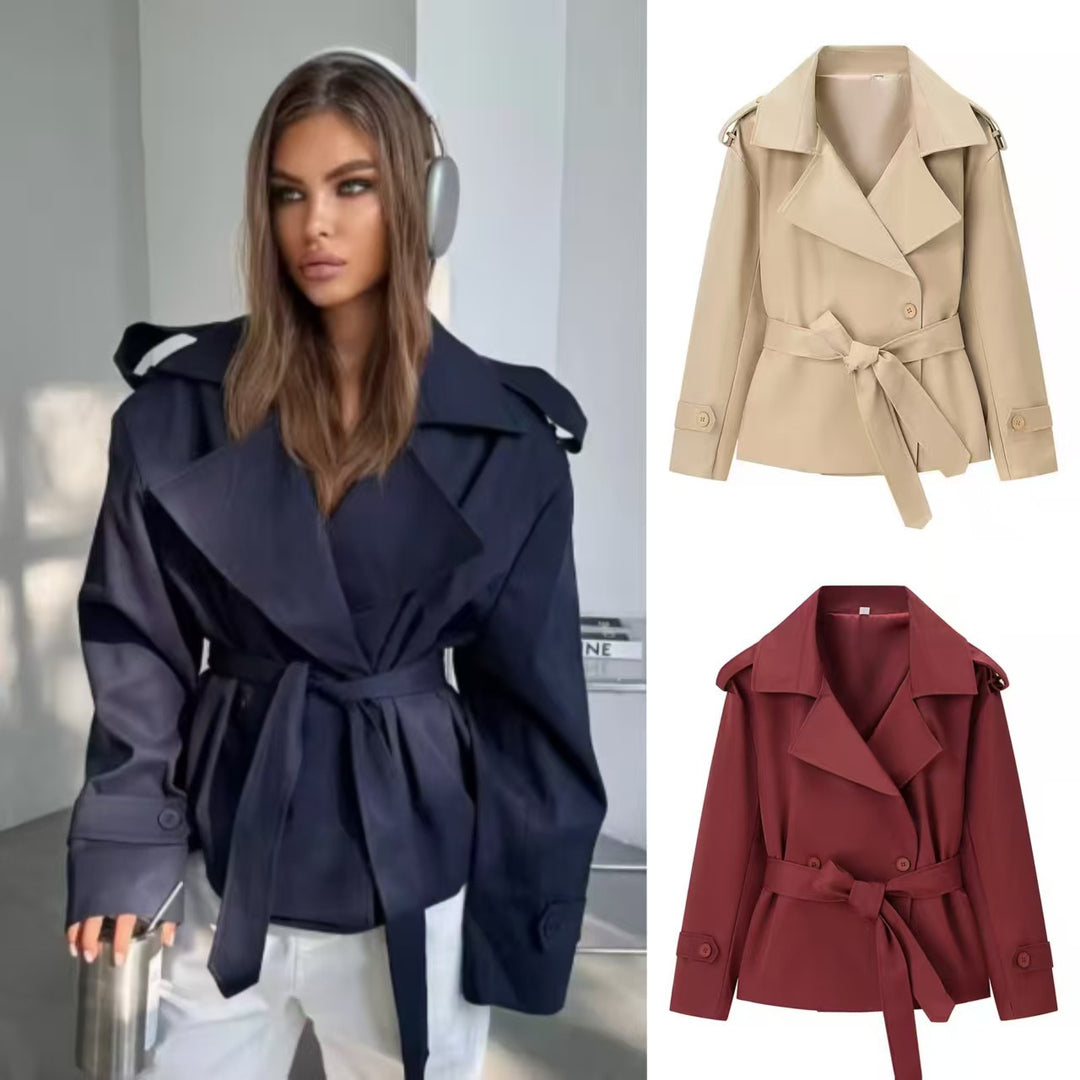 Kvindernes elegante og moderne trenchcoatjakke med bælte Stilla