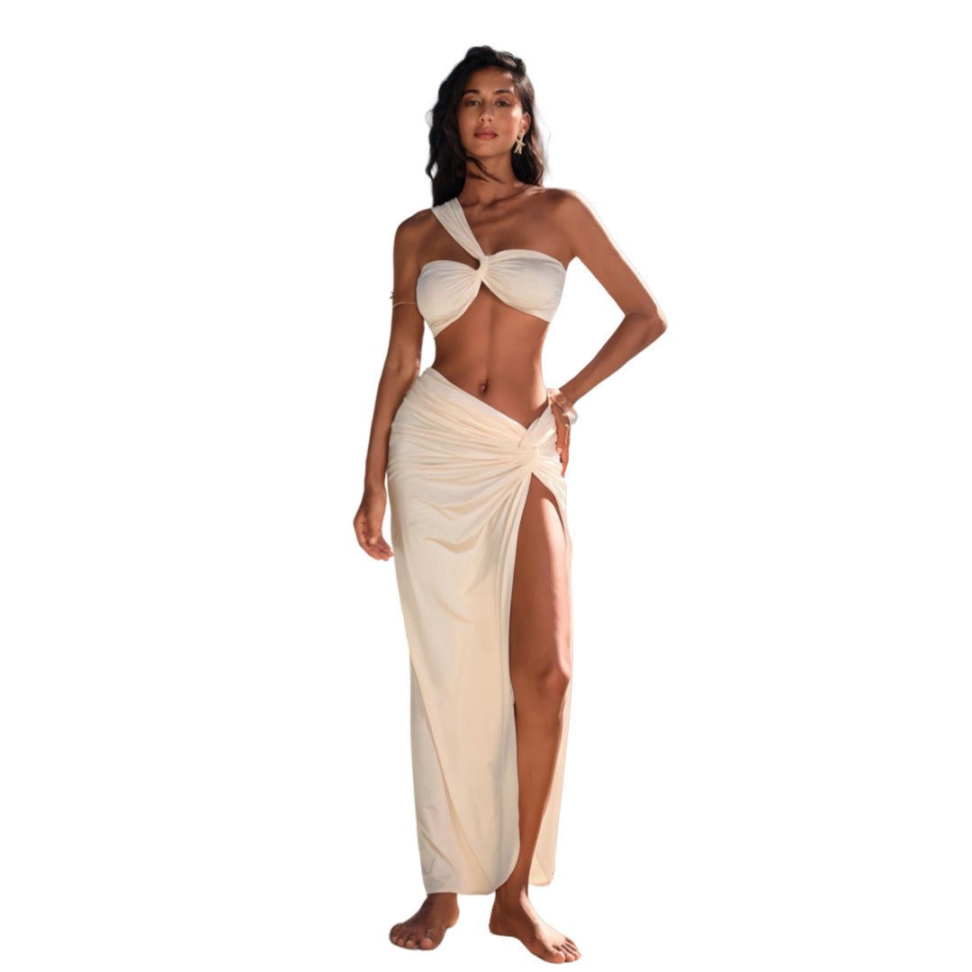 Dame stilfuldt bikiniset med asymmetrisk top og sexy split nederdel Stilla