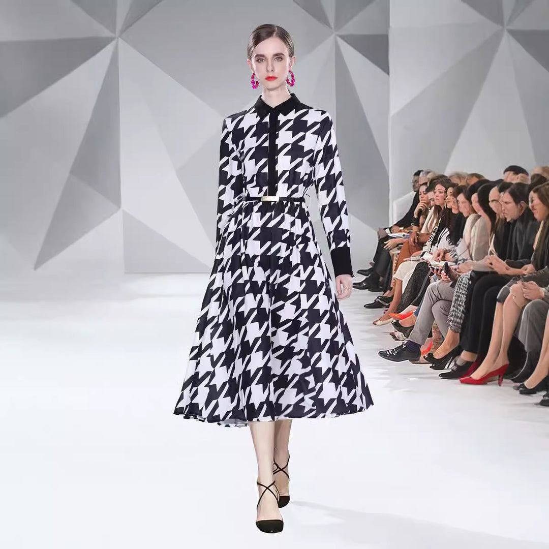 Dame knælange skjortekjole med moderne houndstooth-mønster og taljebælte Stilla