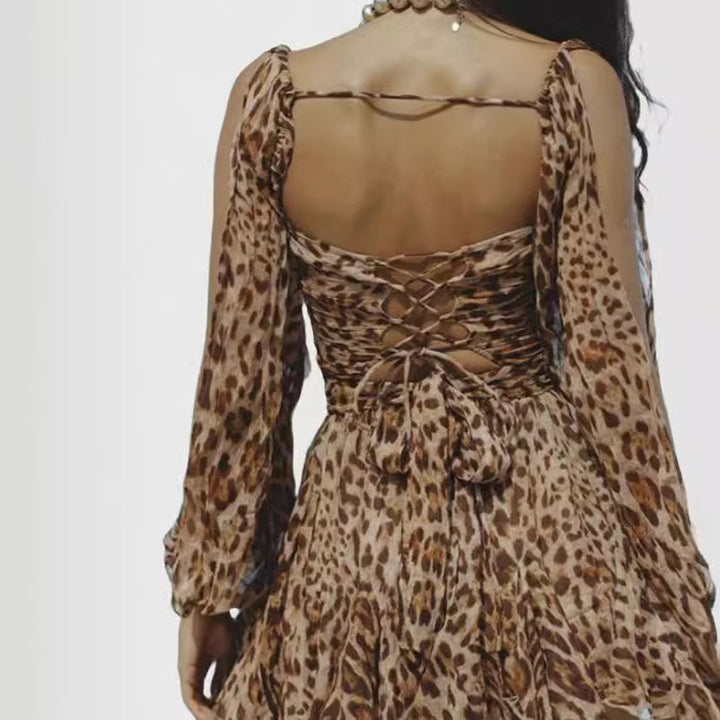 Dame Minikjole med off-shoulder design og VOLUMINØSE ærmer Stilla
