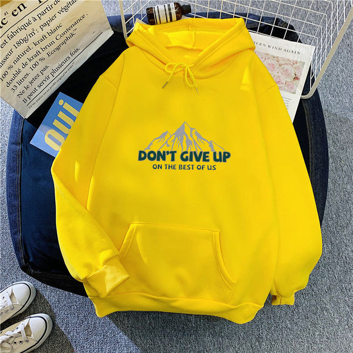 Kvindernes hoodie med motiverende bjergdesign Skovae