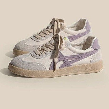 Dame livsstil sneakers med åndbart mesh-overflade og fashionable accenter Stilla