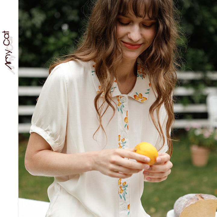 Dame elegant pyjamasæt i åndbart satinlignende materiale med blomsterdesign Stilla