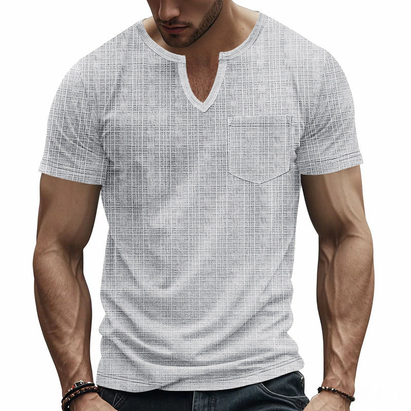 Herrer kortærmet T-shirt med moderne V-udskæring og praktiske brystlommer Stilla