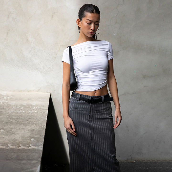Dame tætsiddende overdel med off-shoulder design og rynkning Skovae