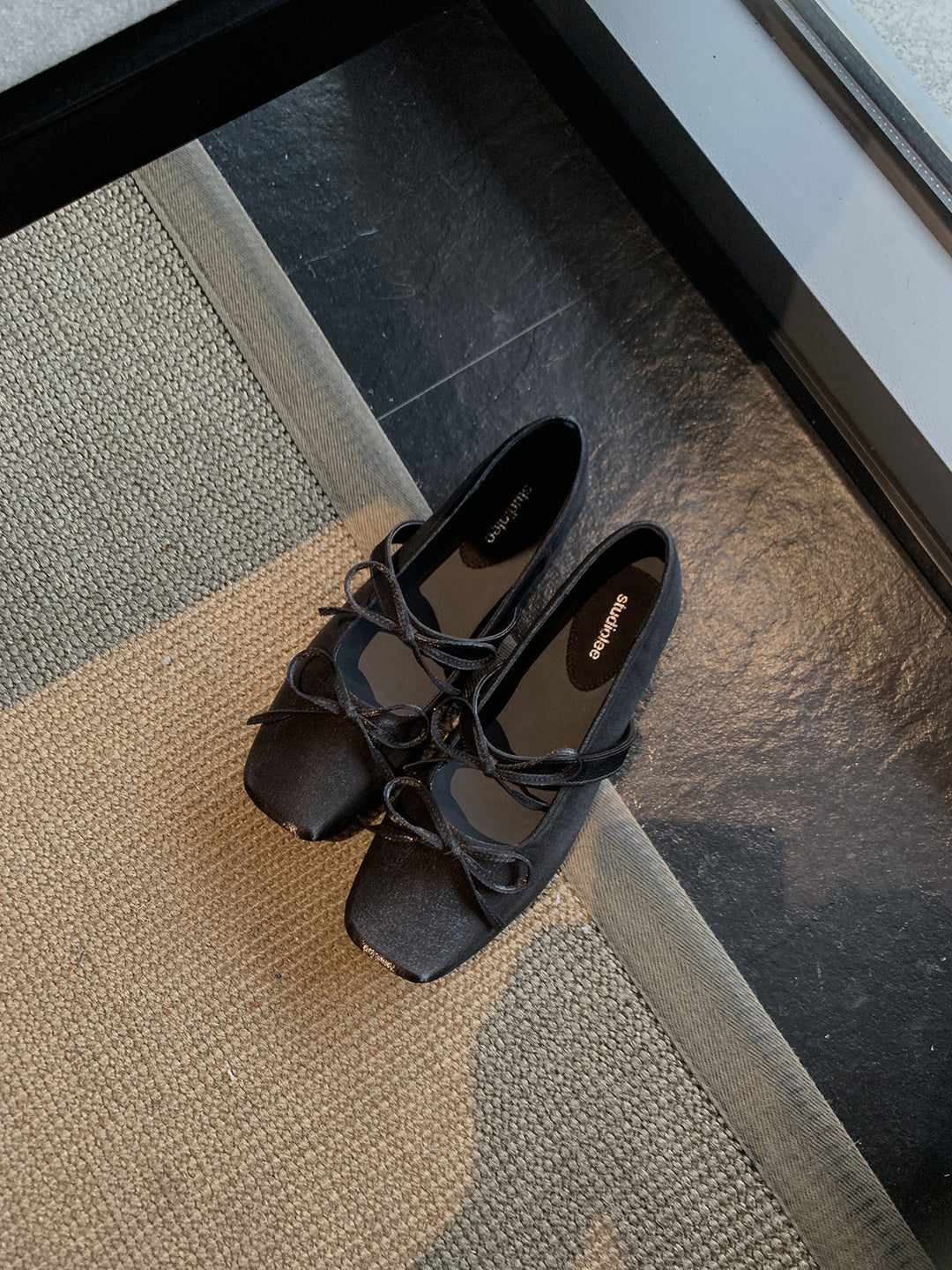 Dame Elegante Ballerinas til at glide i med satinbånd-detalje Stilla