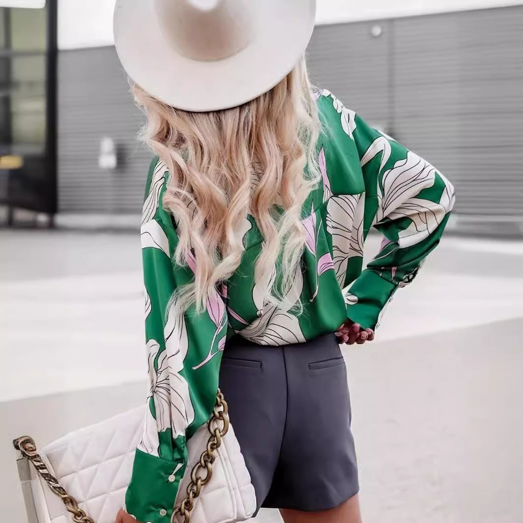 Damebluse med blomstret design og oversized snit Stilla
