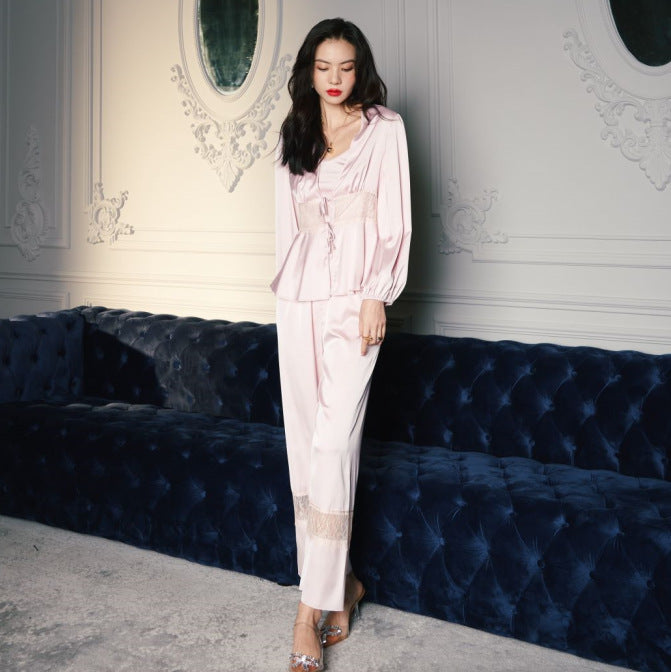 Dame Satin Pyjamas Sæt med voluminøs Krave og elegante Flæse detaljer Stilla