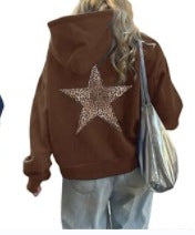Dame hoodie med iøjnefaldende leopard stjerne design Skovae