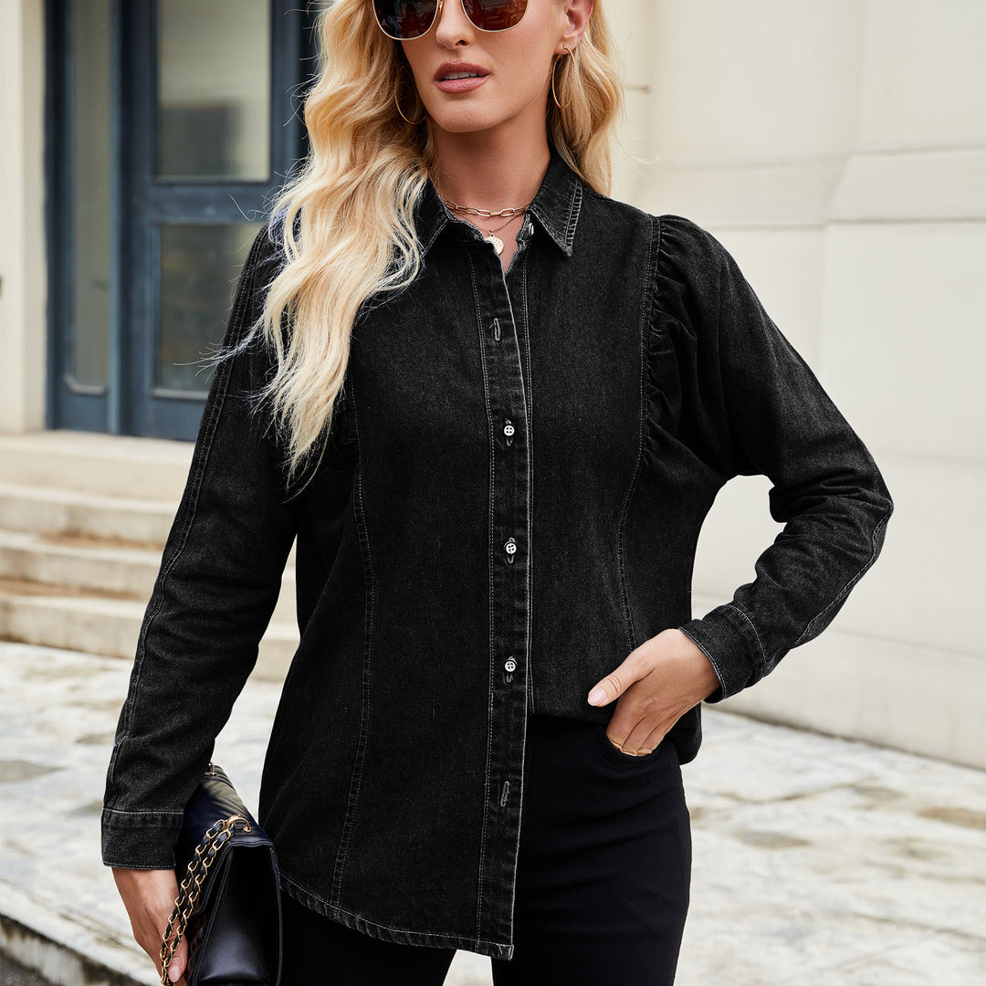 Dame denimskjorte med ruffle-detaljer og tætsiddende snit Stilla
