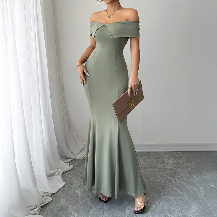 Dame elegant og yndefuldt aftenkjole med off-shoulder design Stilla