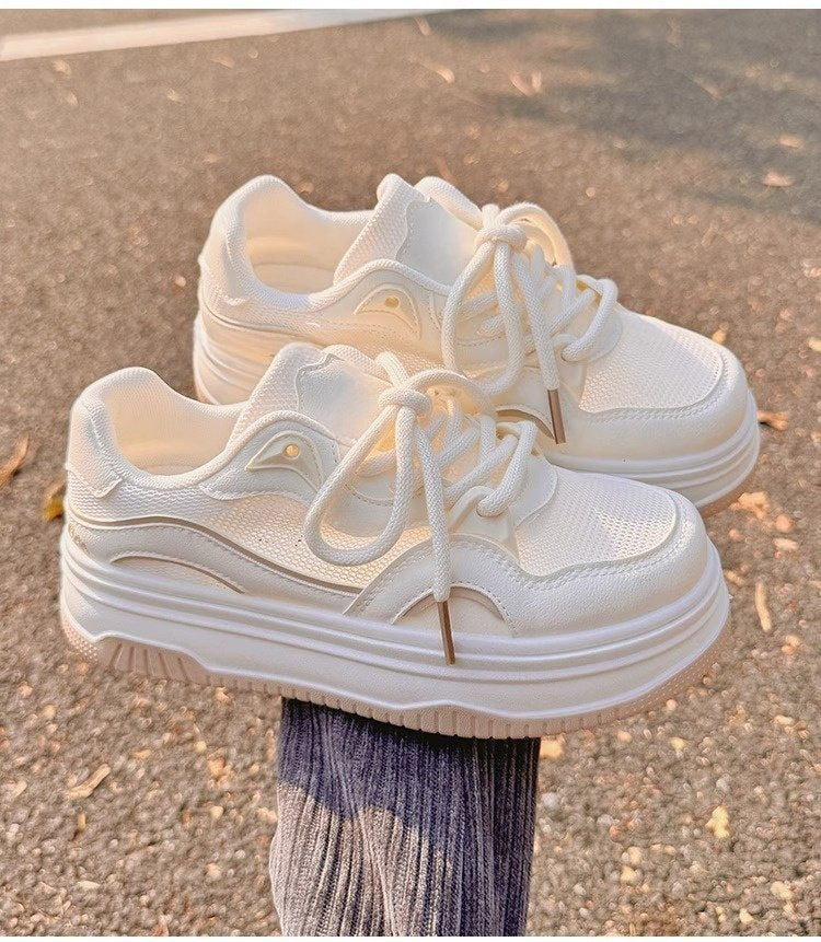 Dame mode Plateau Sneakers med åndbar mesh-overflade og moderne snøresystem Stilla
