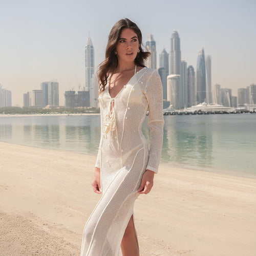 Dame gennemsigtigt strikkjole med dekorative knapdetaljer og høj V-udskæring Stilla
