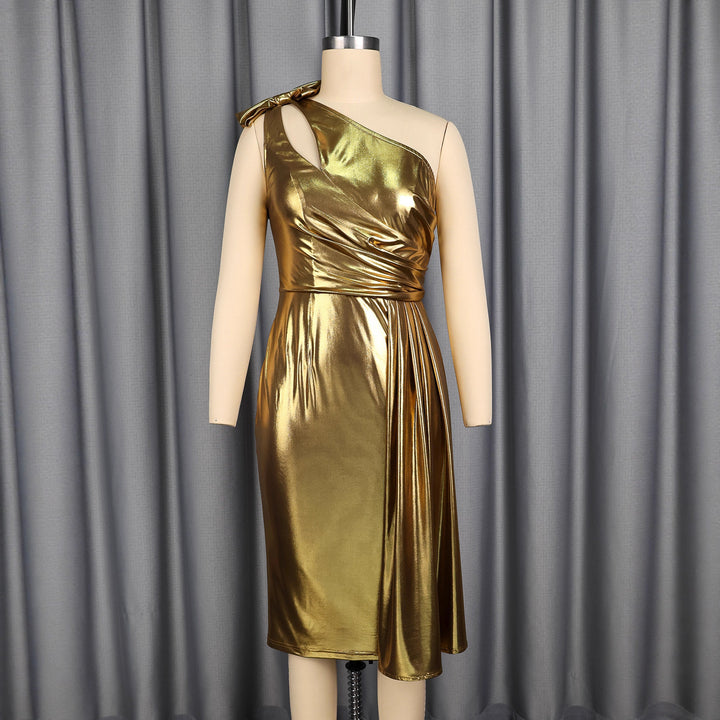 Dame Elegant aftenkjole med asymmetrisk snit og voluminøst draperingselement Skovae
