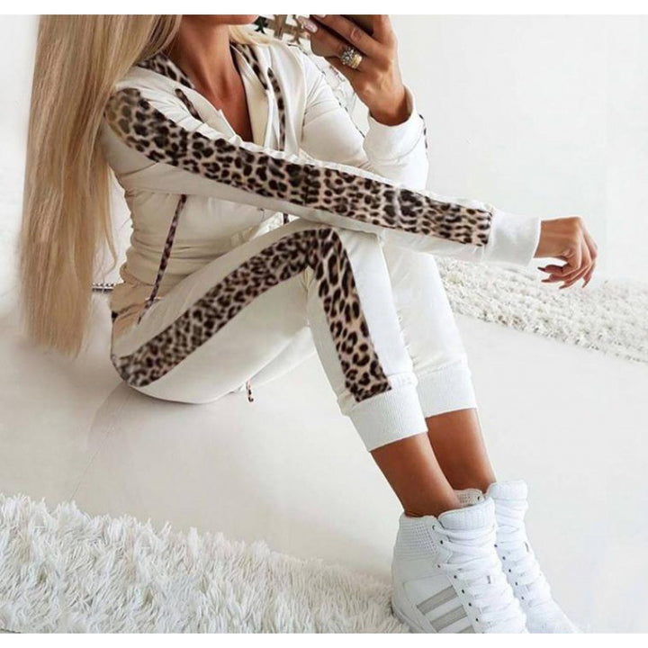 Kvinders træningsdragt i trendy leopardmønster Stilla