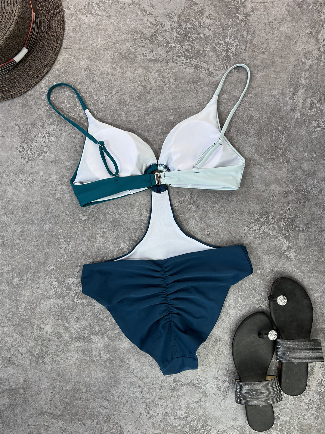 Dame Cut-Out Badedragt med fashionable Ringdetalje Stilla