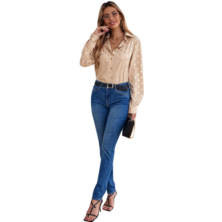 Kvinders elegante bluse med delikat metallisk tryk og skinnende finish Stilla