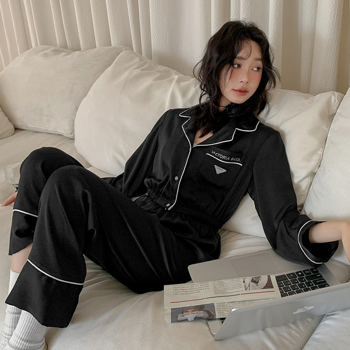 Dame Satin Pyjamasæt med elegante kontrastdetaljer Stilla