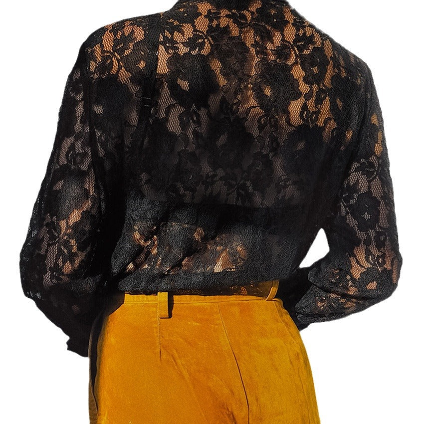 Damens spidsbluse med transparente flæser og elegante detaljer Stilla