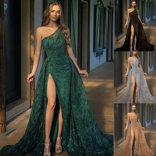 Dame Elegant asymmetrisk aftenkjole med høj slids og flæsedetaljer Stilla
