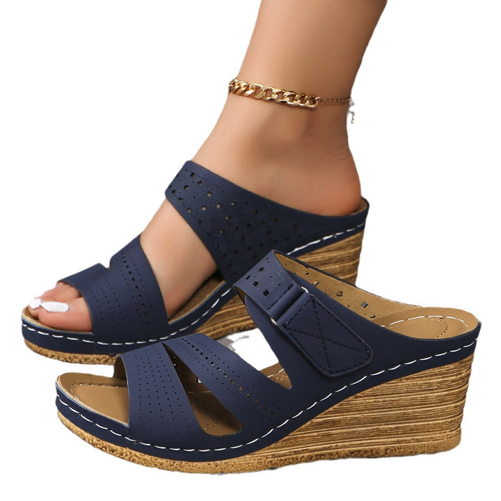 Dame wedge-sandaler med ergonomisk fodseng og mode skæredetaljer Stilla